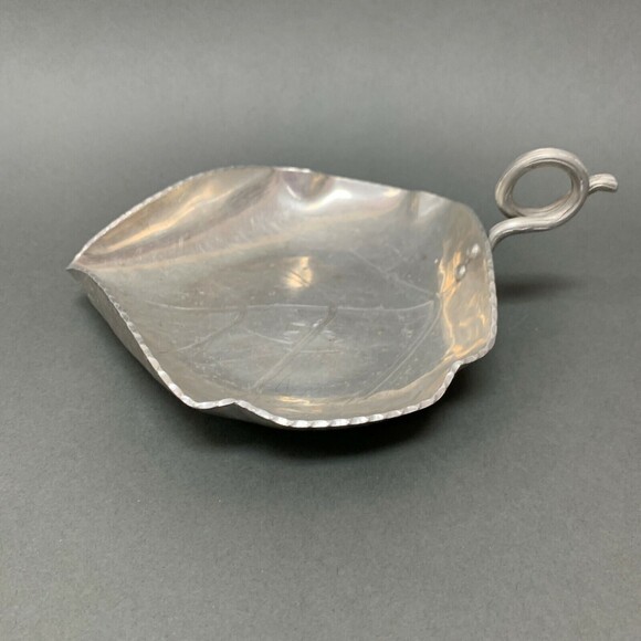 Buenilum Aluminum Leaf Serving Tray Hand Wrought Hammered 9 x 7 3/8 x 3 high - Picture 4 of 7